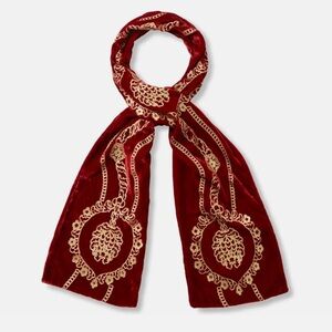 Tudor Rose Velvet Scarf / The Metropolitan Museum of Art